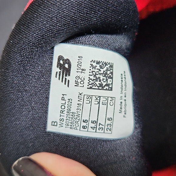 New Balance shoes - Picture 7 of 9